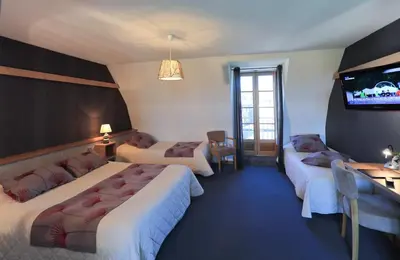 Un ou plusieurs lits dans un hébergement de l'établissement Logis Hôtel Restaurant & Spa les Remparts