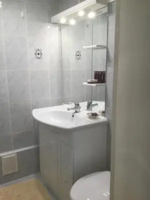 Salle de bains dans l'établissement Auberge Henri IV