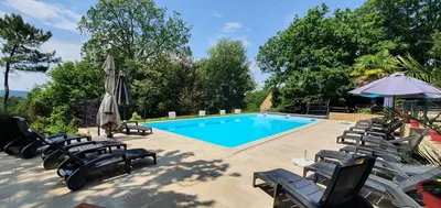 Piscine de l'établissement gîte le nieudegat chambre et table d'hôte piscine climatisation proche de Sarlat au coeur de la nature ou située à proximité