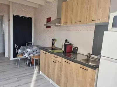 Cuisine ou kitchenette dans l'établissement gîte le nieudegat chambre et table d'hôte piscine climatisation proche de Sarlat au coeur de la nature