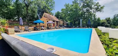 Piscine de l'établissement gîte le nieudegat chambre et table d'hôte piscine climatisation proche de Sarlat au coeur de la nature ou située à proximité