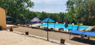 Piscine de l'établissement gîte le nieudegat chambre et table d'hôte piscine climatisation proche de Sarlat au coeur de la nature ou située à proximité