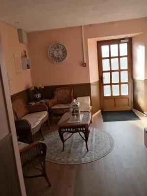 Coin salon dans l'établissement La Ruche Cantalienne