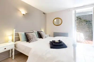 Un ou plusieurs lits dans un hébergement de l'établissement Bellevue appartement