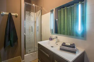 Salle de bains dans l'établissement Bellevue appartement