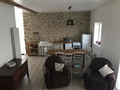 Cuisine ou kitchenette dans l'établissement Gîte de charme Les Trois Chênes