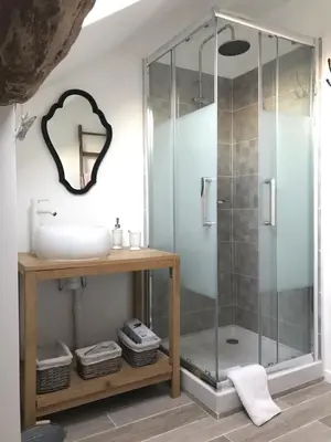 Salle de bains dans l'établissement Gîte de charme Les Trois Chênes