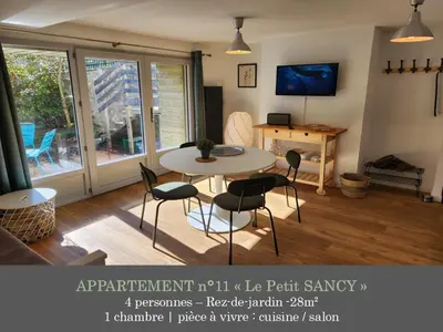 Télévision ou salle de divertissement dans l'établissement La Maison des Familles 10 appartements