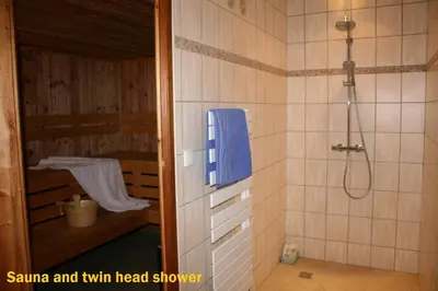 Salle de bains dans l'établissement Hillside Park Dordogne