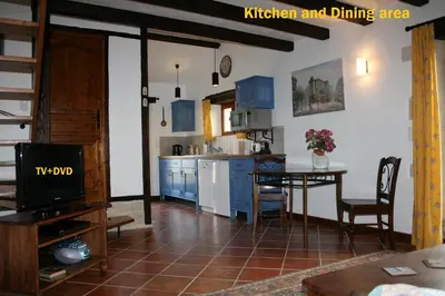 Cuisine ou kitchenette dans l'établissement Hillside Park Dordogne
