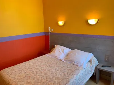 Un ou plusieurs lits dans un hébergement de l'établissement Hotel des voyageurs Chez Betty