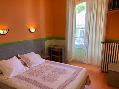 Un ou plusieurs lits dans un hébergement de l'établissement Hotel des voyageurs Chez Betty