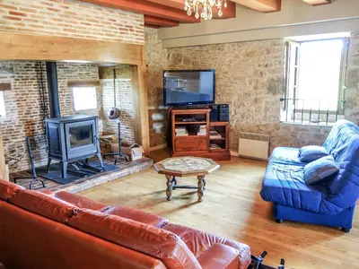 Télévision ou salle de divertissement dans l'établissement Holiday Home Maison Bonneval by Interhome