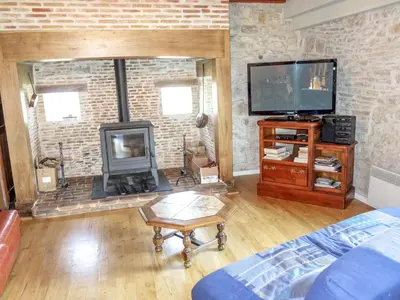 Télévision ou salle de divertissement dans l'établissement Holiday Home Maison Bonneval by Interhome