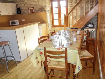 Cuisine ou kitchenette dans l'établissement Holiday Home Maison Bonneval by Interhome