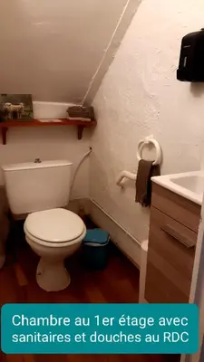 Salle de bains dans l'établissement Les Soleils