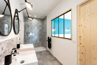 Salle de bains dans l'établissement LE PETIT MOULIN