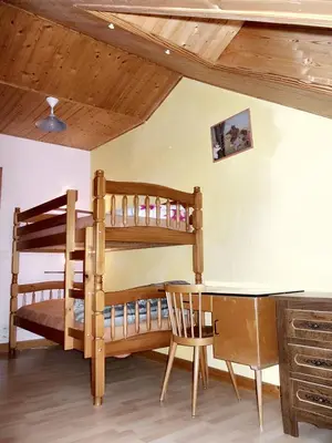 Un ou plusieurs lits dans un hébergement de l'établissement Charmante maison à Sarrazac avec piscine privée
