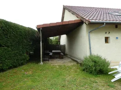 Jardin de l'établissement Charmante maison à Sarrazac avec piscine privée