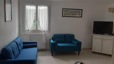 Télévision ou salle de divertissement dans l'établissement Hôtel du Lac