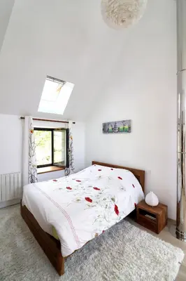 Un ou plusieurs lits dans un hébergement de l'établissement Maison confortable à Thégra avec grand jardin, idéale pour familles.