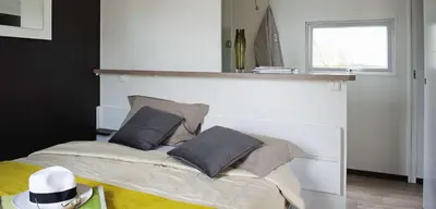 Un ou plusieurs lits dans un hébergement de l'établissement Domaine du Lac Chambon