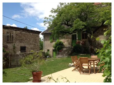 Jardin de l'établissement A L'Ombre du Tilleul