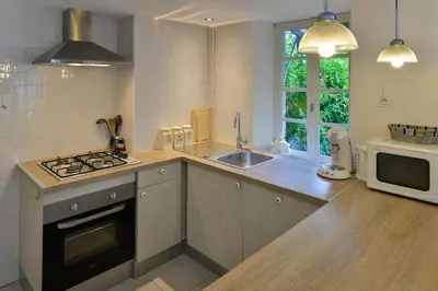 Cuisine ou kitchenette dans l'établissement Le Prieuré Le Pavillon