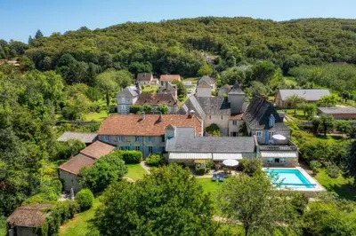 Piscine de l'établissement Le Prieuré Le Pavillon ou située à proximité