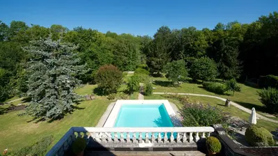 Piscine de l'établissement Le Prieuré Le Pavillon ou située à proximité