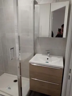 Salle de bains dans l'établissement Magnifique T4 avec terrasse à Saint-Nectaire - 8 pers