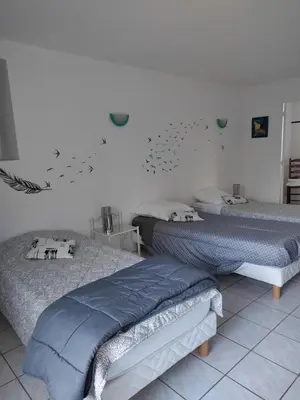 Un ou plusieurs lits dans un hébergement de l'établissement MOULIN DE LACHAUD - HOTEL et GITES