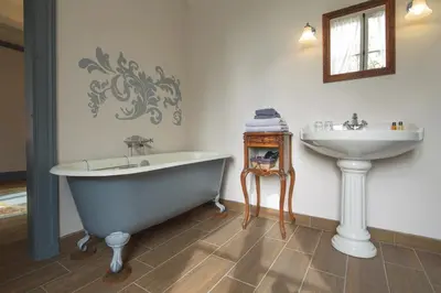 Salle de bains dans l'établissement Abbaye du Palais