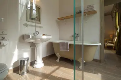 Salle de bains dans l'établissement Abbaye du Palais