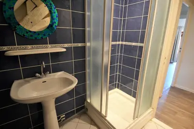 Salle de bains dans l'établissement Gîte Duras