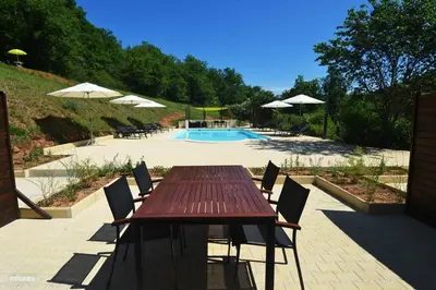 Piscine de l'établissement Gîte Duras ou située à proximité