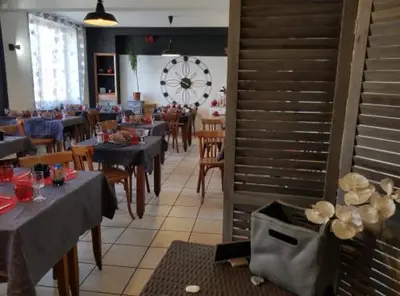 Restaurant ou autre lieu de restauration dans l'établissement le relais des forêts