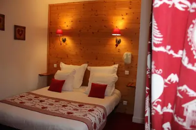 Un ou plusieurs lits dans un hébergement de l'établissement Hôtel Les Charmilles