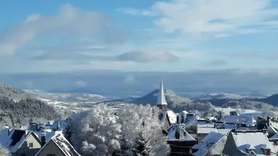 Vue générale sur la montagne ou vue sur la montagne depuis l'hôtel