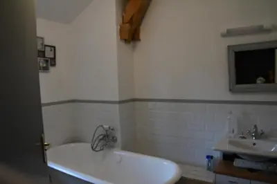 Salle de bains dans l'établissement Les écuries du château des Rieux