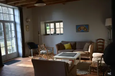 Coin salon dans l'établissement Les écuries du château des Rieux
