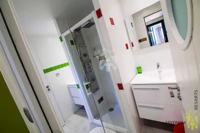 Salle de bains dans l'établissement La Fuste du Lac