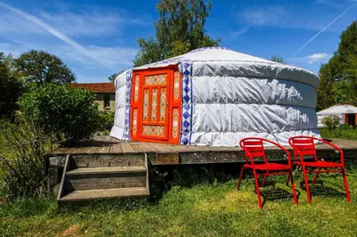 Jardin de l'établissement Yourtes de Vassivière