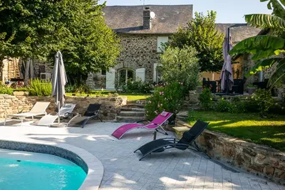 Piscine de l'établissement Les Tilleuls ou située à proximité
