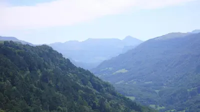 Paysage naturel près de la tente de luxe