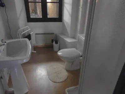 Salle de bains dans l'établissement Le trou dans le mur
