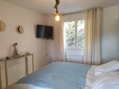 Un ou plusieurs lits dans un hébergement de l'établissement Ma villa au bord de l'eau