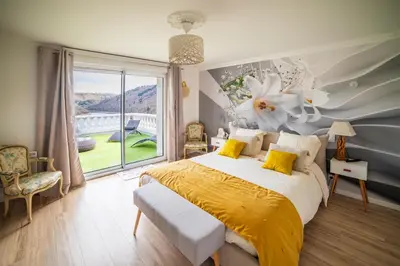 Un ou plusieurs lits dans un hébergement de l'établissement Ma villa au bord de l'eau