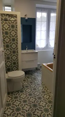 Salle de bains dans l'établissement O'delices du Sancy