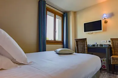 Un ou plusieurs lits dans un hébergement de l'établissement Le Relais de Vellinus - Contact Hôtels